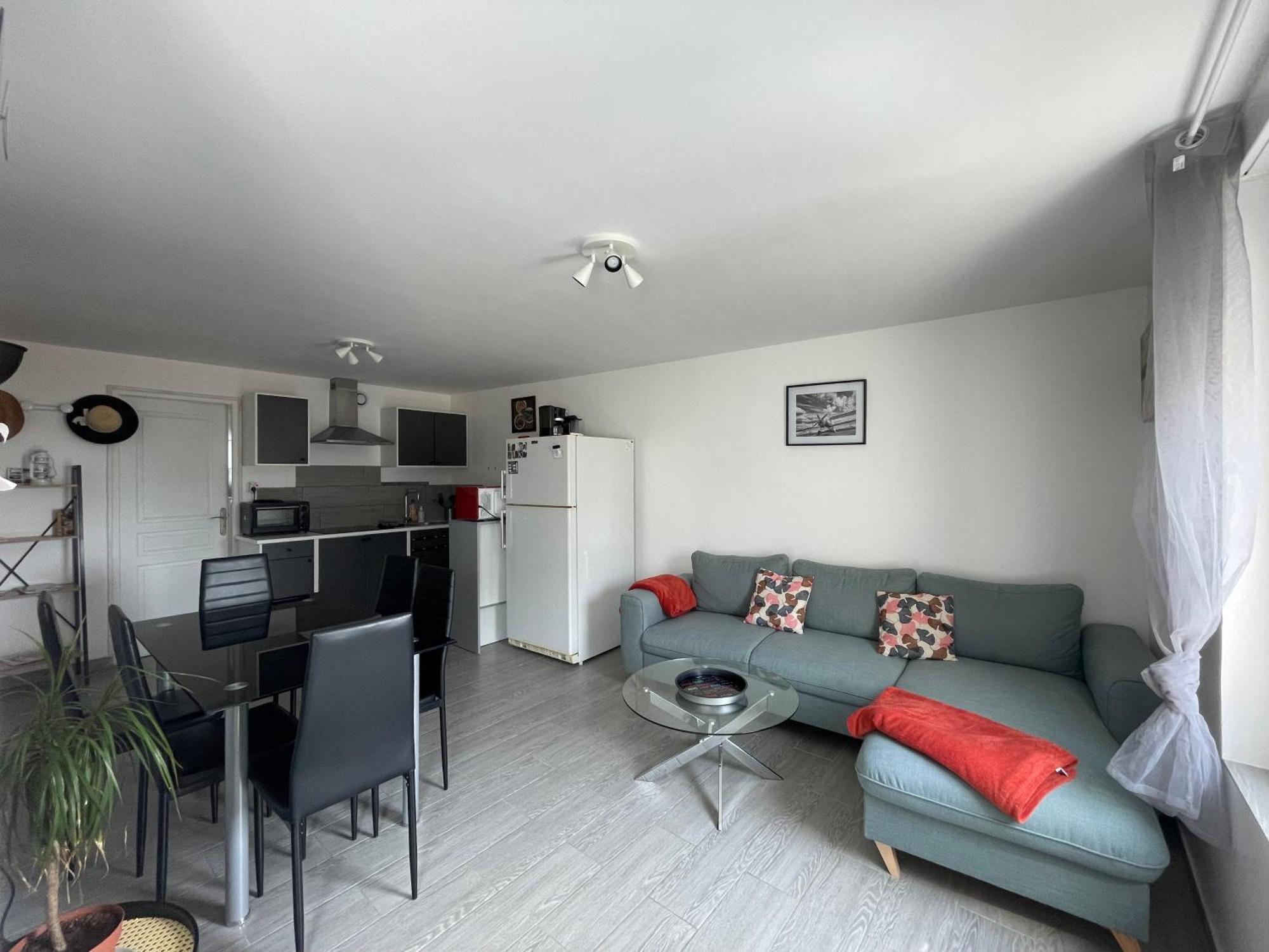 Spacious Omaha Duplex: 4-bedroom Retreat With Terrace Apartment