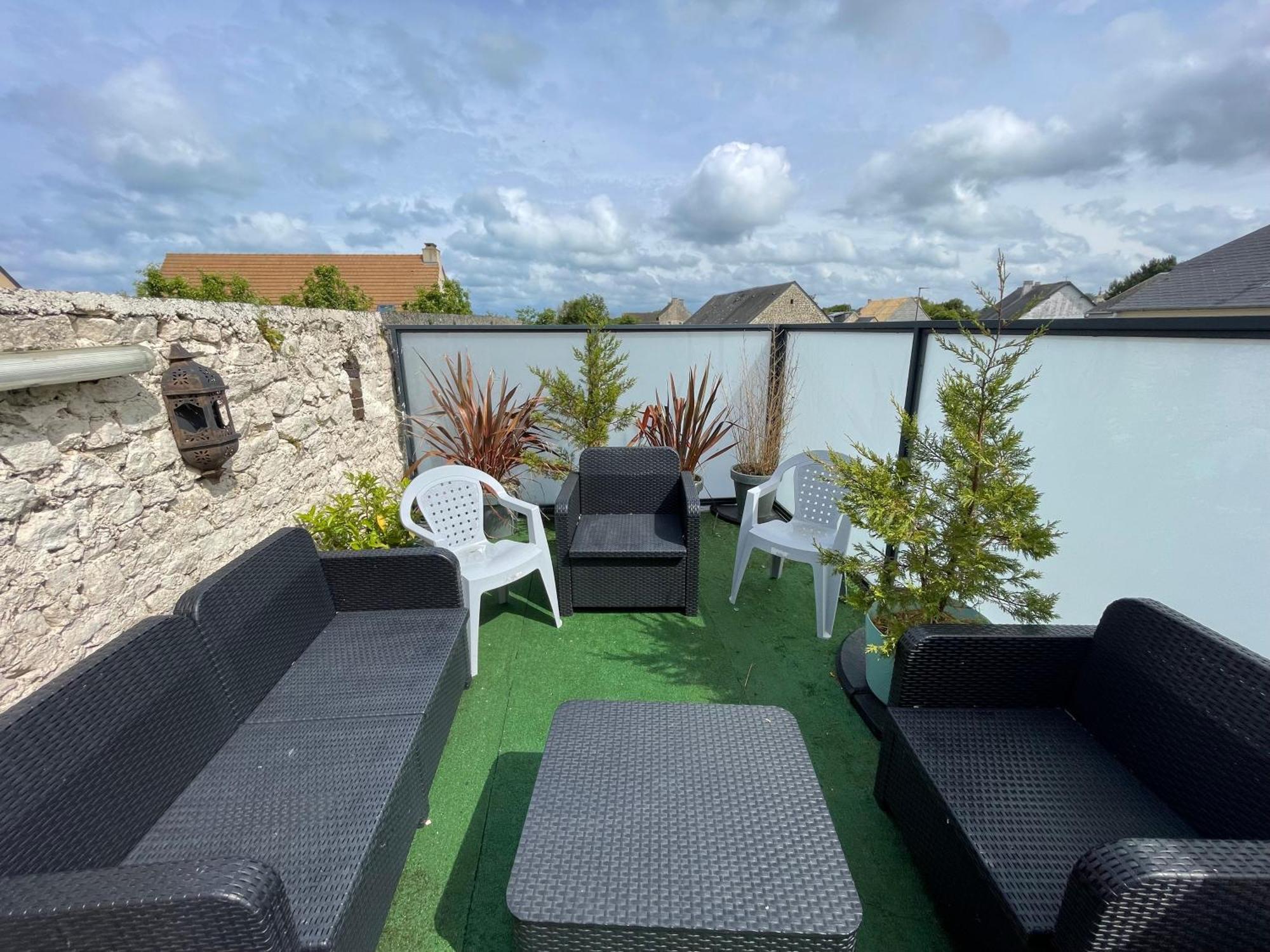 Spacious Omaha Duplex: 4-bedroom Retreat With Terrace *