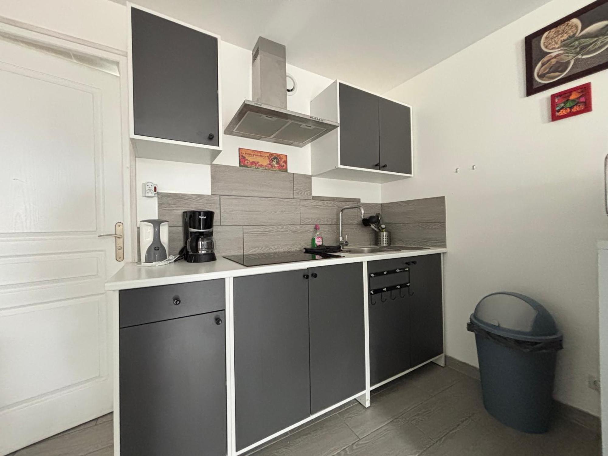 Apartment Spacious Omaha Duplex: 4-bedroom Retreat With Terrace *