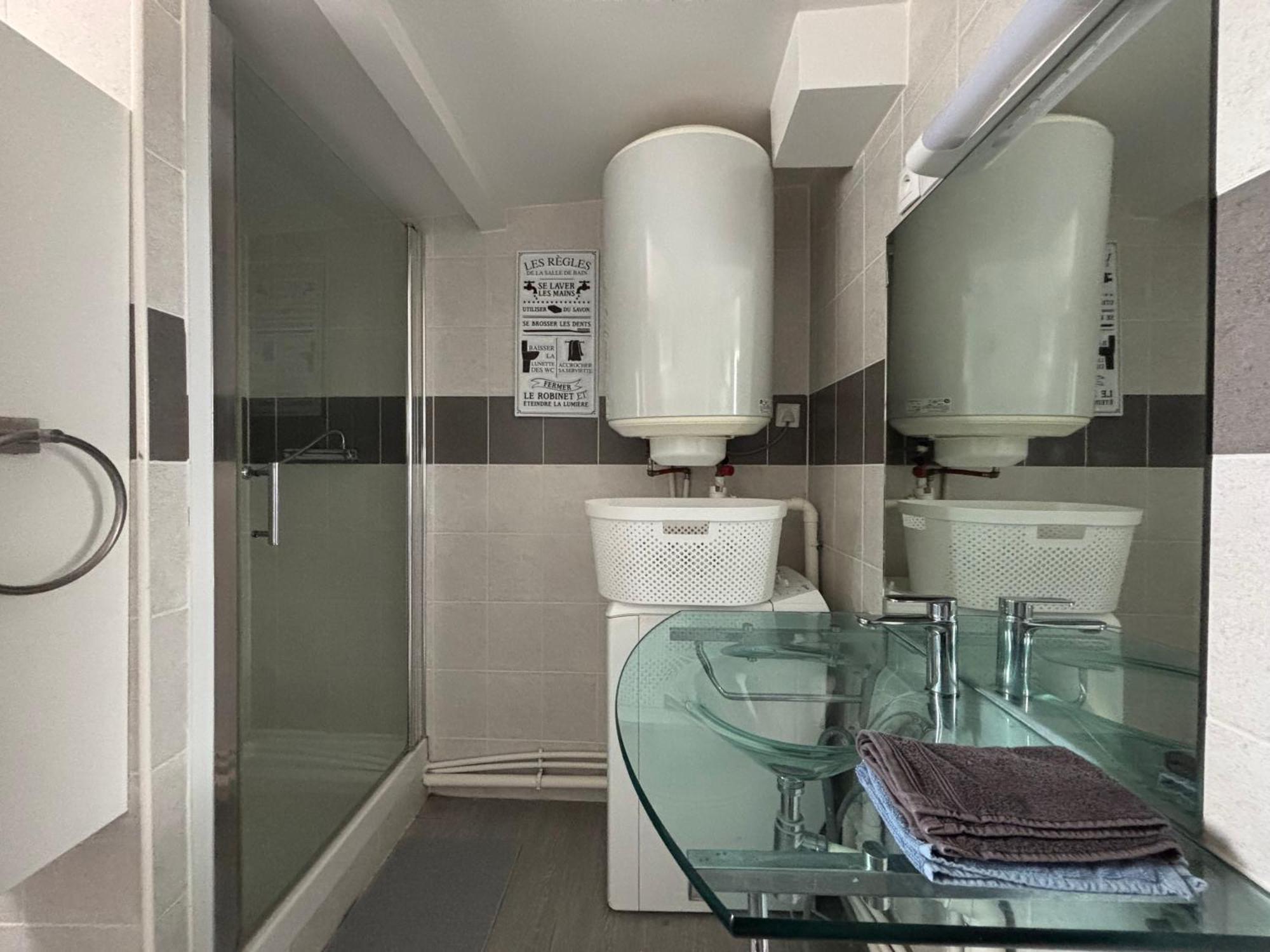 Spacious Omaha Duplex: 4-bedroom Retreat With Terrace Apartment