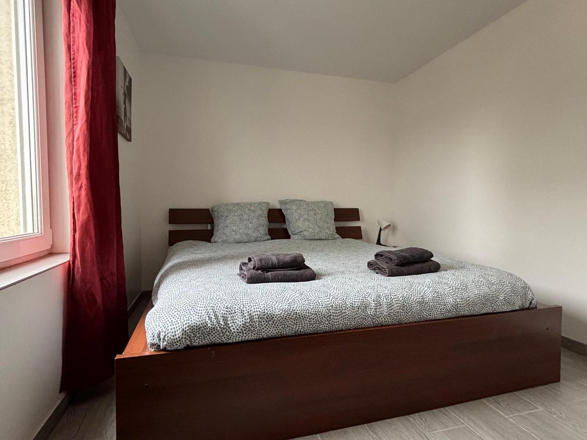 Spacious Omaha Duplex: 4-bedroom Retreat With Terrace Apartment *