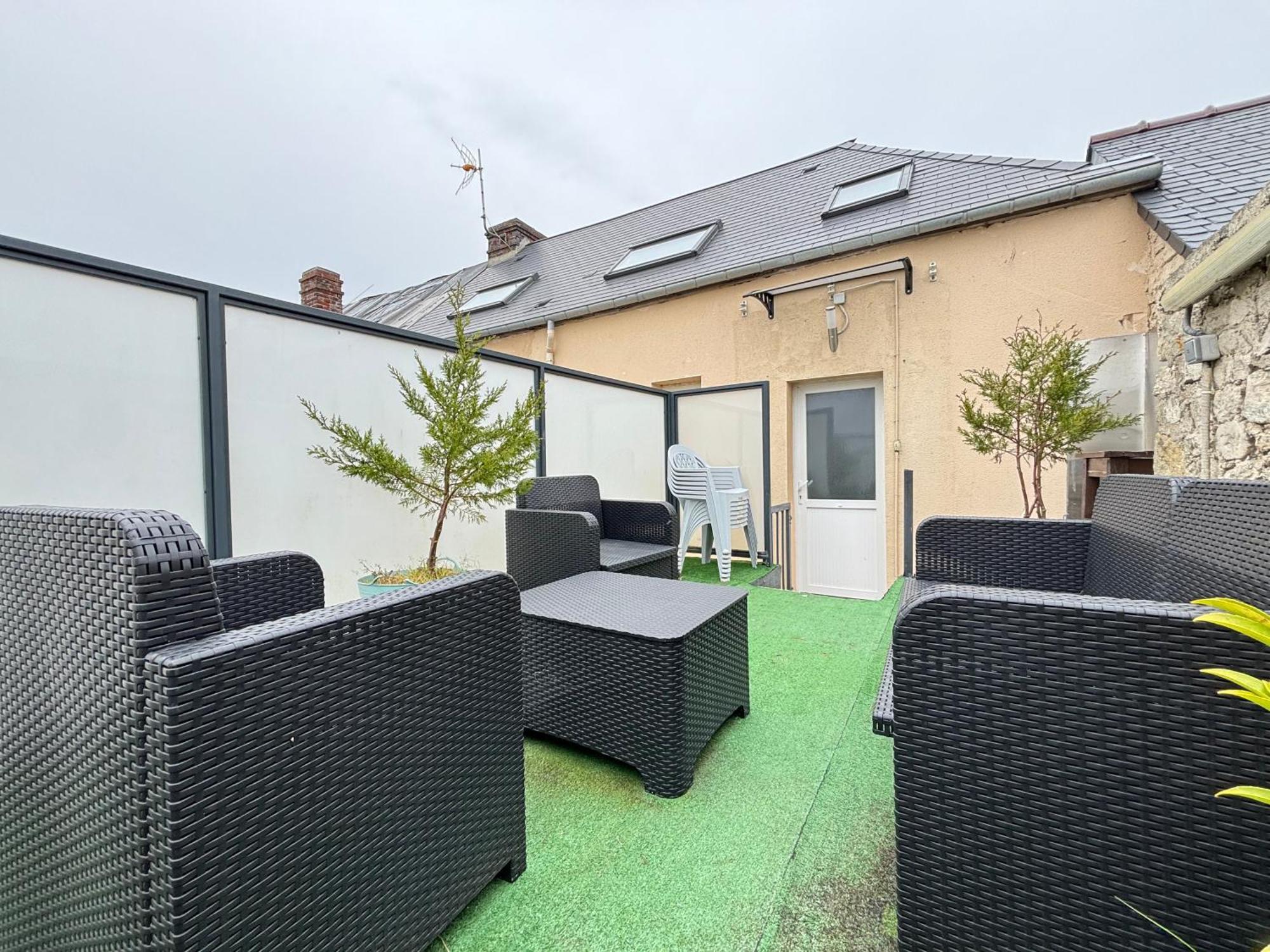 Les Mouettes Duplex Spacieux Petite Vue Sur Des Belle Terrasse Amenagee En Hauteur Pres Omaha Et Bayeux 800 M Et 300 M Superette Apartment